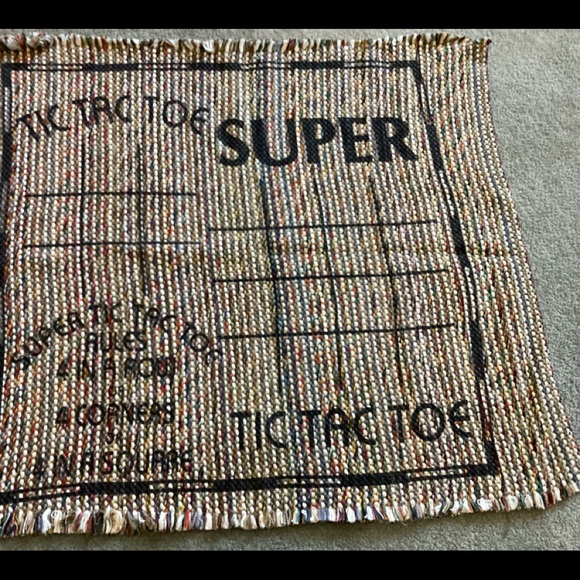 Checkers and tic tac toe rug with pieces - Picture 2 of 3